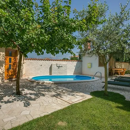 Holiday In Istrien 8599 بيت للعطل *